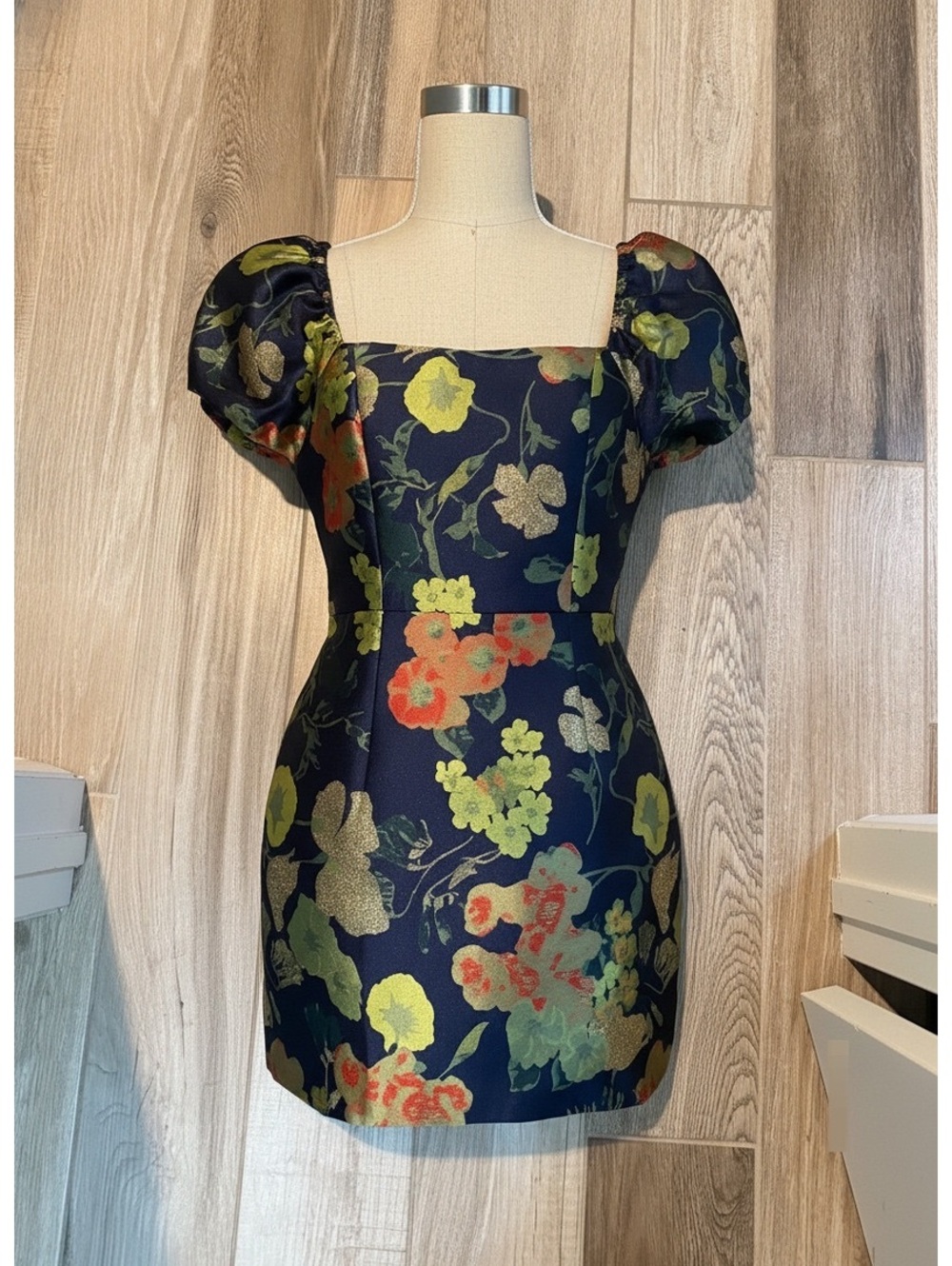 Lulus So Stunning  Navy Floral Puff Sleeve Mini Dress 4 EUC  Like New